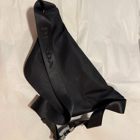 Prada Re-Nylon Enamel-Logo Belt Bag Unisex - Picture 5 of 8